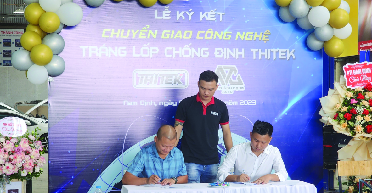 Lễ ký kết hợp đồng chuyển giao công nghệ tráng lốp chống đinh cho Sara Tân Thành Công - Nam Định